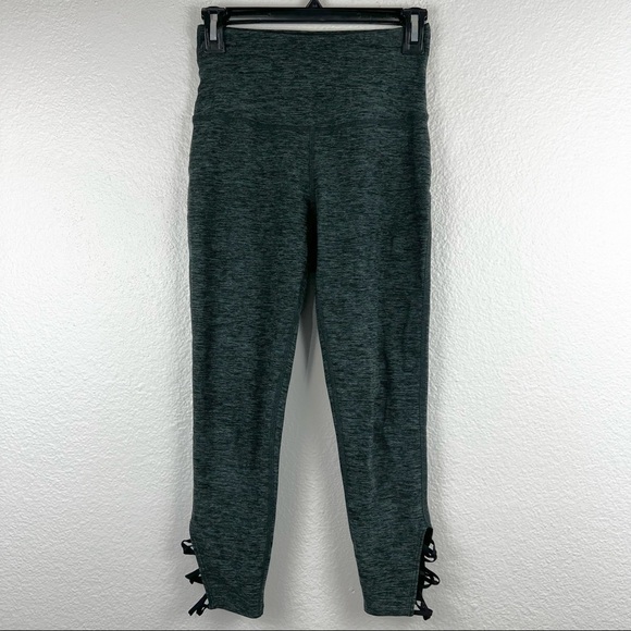 BEYOND YOGA High Rise Space Dye Capri Leggings, Elastic Cuff Detail, Green, S - Picture 1 of 7